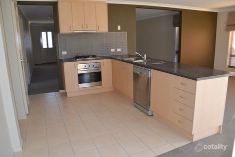 Property photo of 102 Shearwater Drive Pakenham VIC 3810