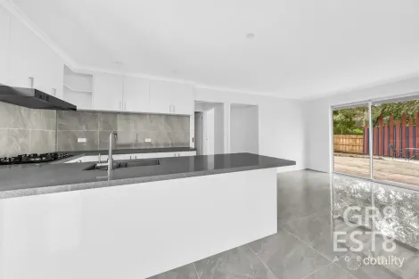 3/2-4 BLACKWOOD DR, NARRE WARREN, VIC 3805