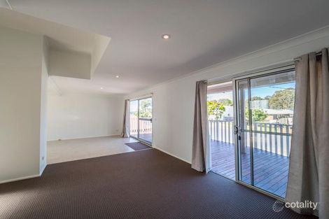 Property photo of 2/80 Catherine Street Mannering Park NSW 2259