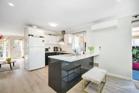 Property photo of 2/75 Leighton Road Halls Head WA 6210