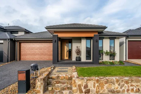 Property photo of 7 Hikari Crescent Cranbourne South VIC 3977