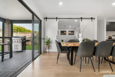 Property photo of 7 Hikari Crescent Cranbourne South VIC 3977