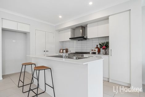 Property photo of 2 Oak Place Doncaster VIC 3108