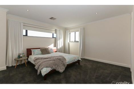 Property photo of 17 Robinson Road Wandi WA 6167