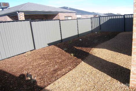 Property photo of 10 Oakgrove Drive Craigieburn VIC 3064