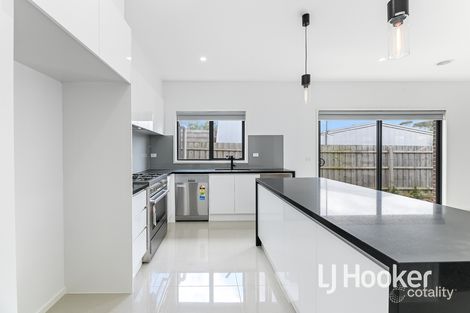 Property photo of 2/25 Broadhurst Road Pakenham VIC 3810