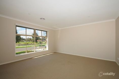 Property photo of 10 Ardent Crescent Cranbourne East VIC 3977
