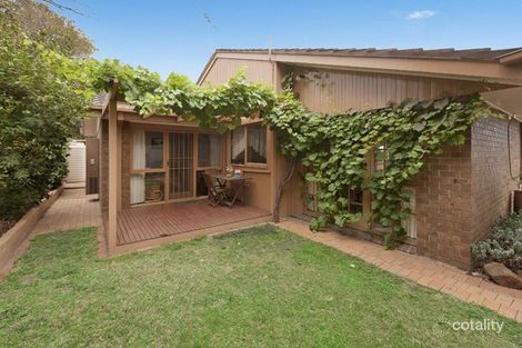 Property photo of 2 Colvin Court Glen Waverley VIC 3150