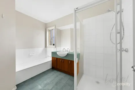 Property photo of 5 Mulberry Pass Craigieburn VIC 3064