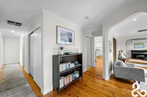 Property photo of 1 Essex Court Epping VIC 3076