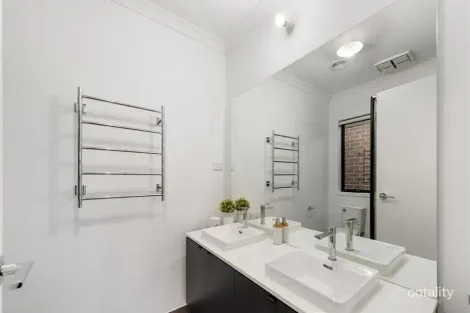 Property photo of 8 Camini Grove Truganina VIC 3029