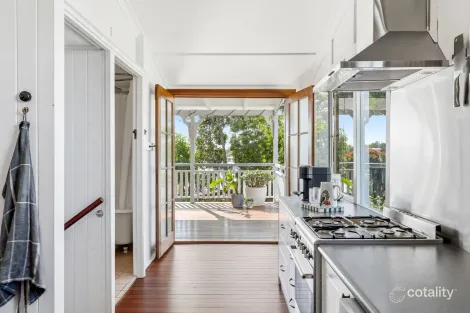 47 Brooke Ave, Southport, QLD 4215