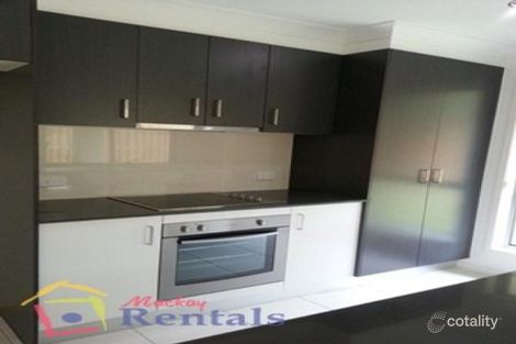 Property photo of 27 Warilla View Blacks Beach QLD 4740