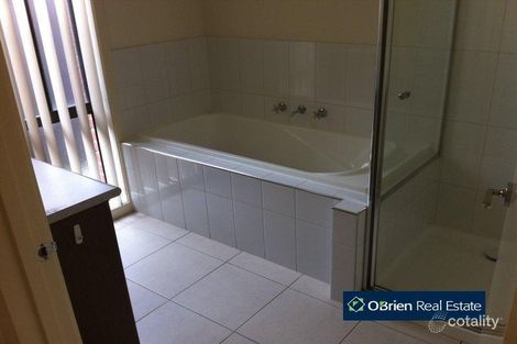 Property photo of 35 Sarton Link Pakenham VIC 3810