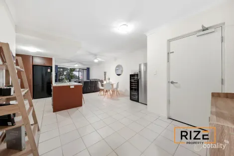 Property photo of 8/5 Eastleigh Loop Currambine WA 6028