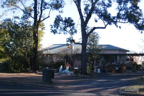 25 Wallen St, Miles, QLD 4415