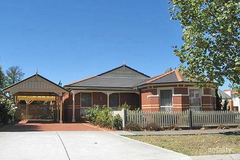 2 Tasman Cres, Taylors Lakes, VIC 3038
