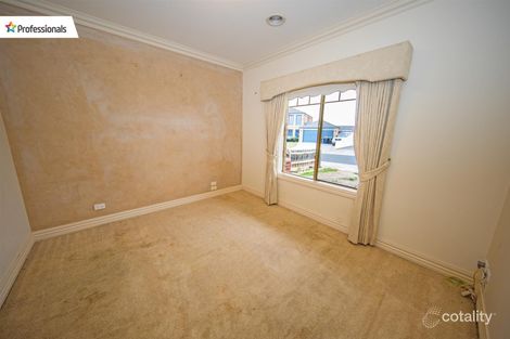 Property photo of 2 Kym Place Melton VIC 3337