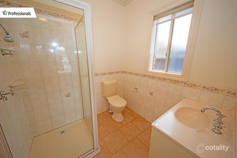 Property photo of 2 Kym Place Melton VIC 3337