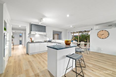 Property photo of 5 Thistlewood Place Cranbourne East VIC 3977