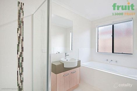 Property photo of 18 Claret Ash Boulevard Harkness VIC 3337