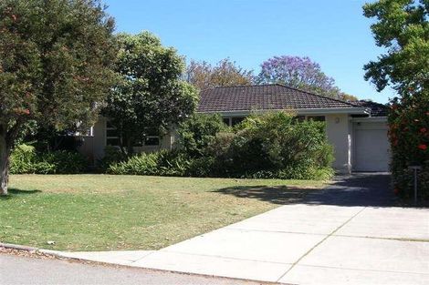 4 Fionn Ct, Ardross, WA 6153