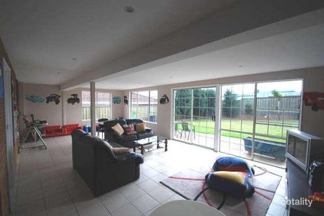 Property photo of 4 Tulloch Place Edensor Park NSW 2176