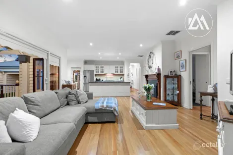 Property photo of 27 Flame Robin Drive Langwarrin VIC 3910