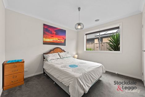 Property photo of 25 Inspiration Circuit Pakenham VIC 3810