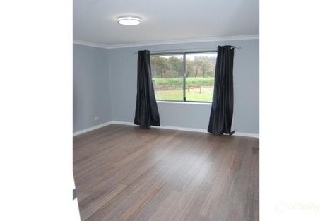 Property photo of 7 Woolstores Place Mount Elphinstone WA 6330