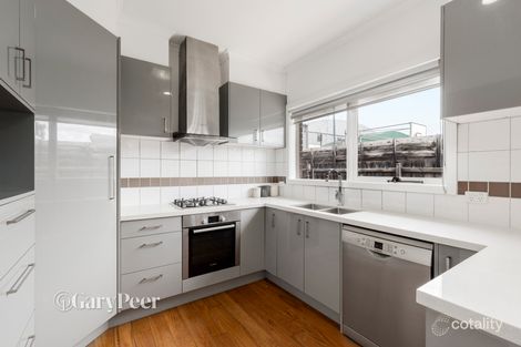 Property photo of 2/7-9 Shanahan Crescent McKinnon VIC 3204