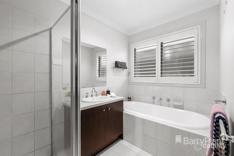 Property photo of 9 Neddletail Crescent South Morang VIC 3752