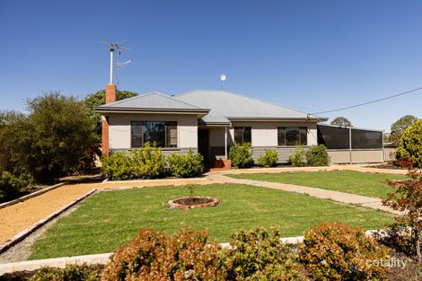 24 Farrar Pde, Merredin, WA 6415