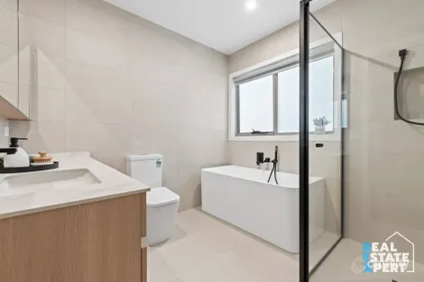 Property photo of 2 Wavy Circuit Officer VIC 3809