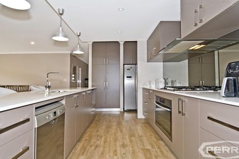 Property photo of 7 Balclutha Crescent Madora Bay WA 6210