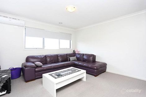Property photo of 18 Grattan Cove Craigieburn VIC 3064