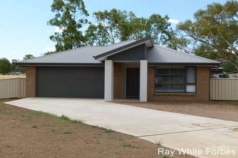 Property photo of 8 John Girdham Place Forbes NSW 2871