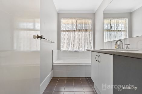 Property photo of 8 Longmeadow Vista Meadow Springs WA 6210