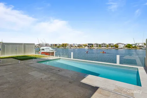 204 Coolum Pde, Newport, QLD 4020