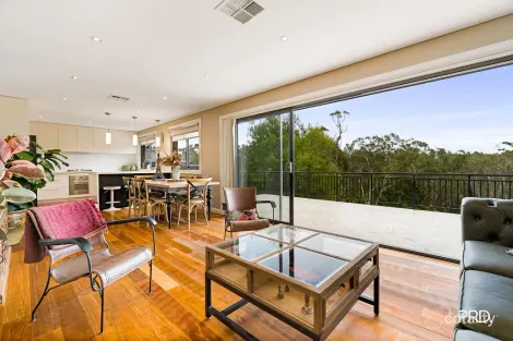 Property photo of 9 Sunridge Avenue Hazelbrook NSW 2779
