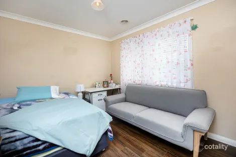 Property photo of 3 Manya Place Glenfield Park NSW 2650
