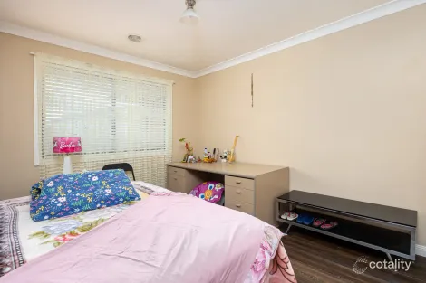 Property photo of 3 Manya Place Glenfield Park NSW 2650