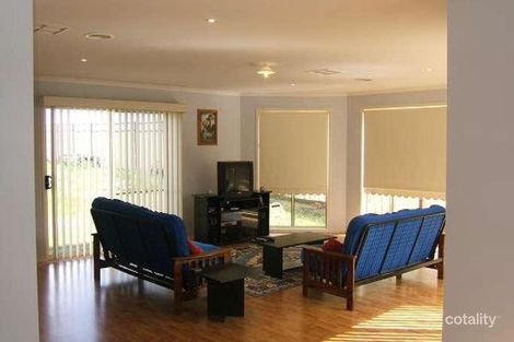 Property photo of 8 Salisbury Court Hillside VIC 3037