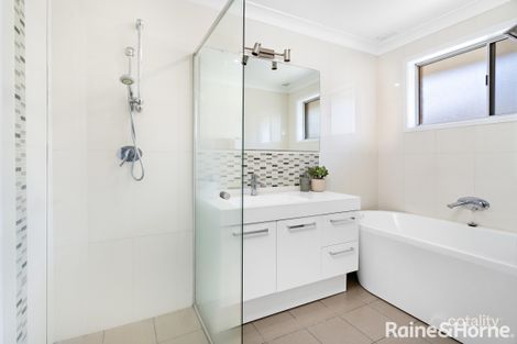 Property photo of 13 Flinders Avenue Kiama Downs NSW 2533