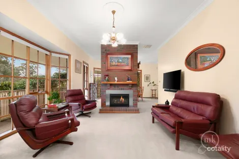 Property photo of 1 Milne Place Eltham North VIC 3095
