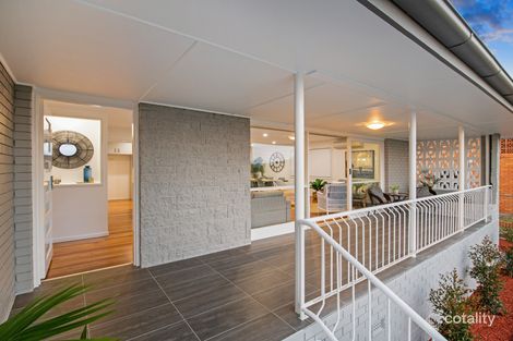 Property photo of 20 Cresthaven Drive Mansfield QLD 4122