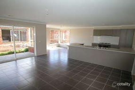 Property photo of 13 Lyndhurst Square Drouin VIC 3818
