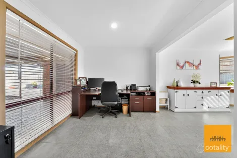 Property photo of 10 Dodemaide Place Brookfield VIC 3338