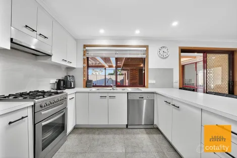 Property photo of 10 Dodemaide Place Brookfield VIC 3338