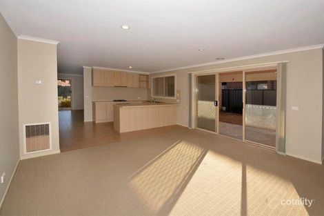 Property photo of 32 Fernhurst Avenue Derrimut VIC 3026